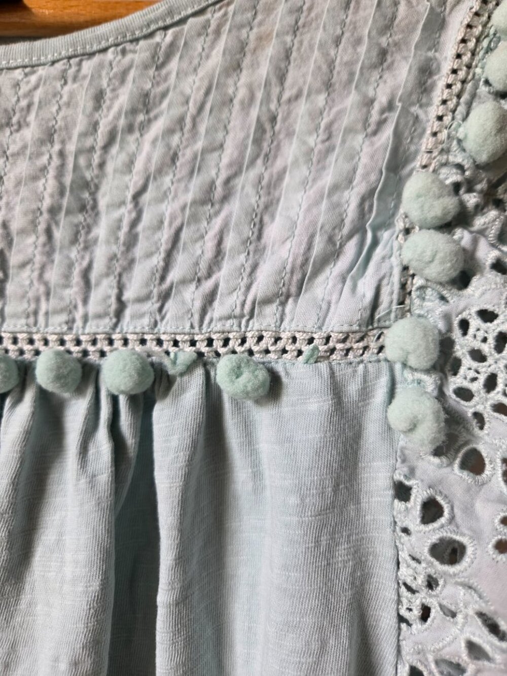 EUC J CREW COTTON BABY BLUE FLUTTER SLEEVES BRODERIE ANGLAISE TOP SIZE M - Picture 10 of 14